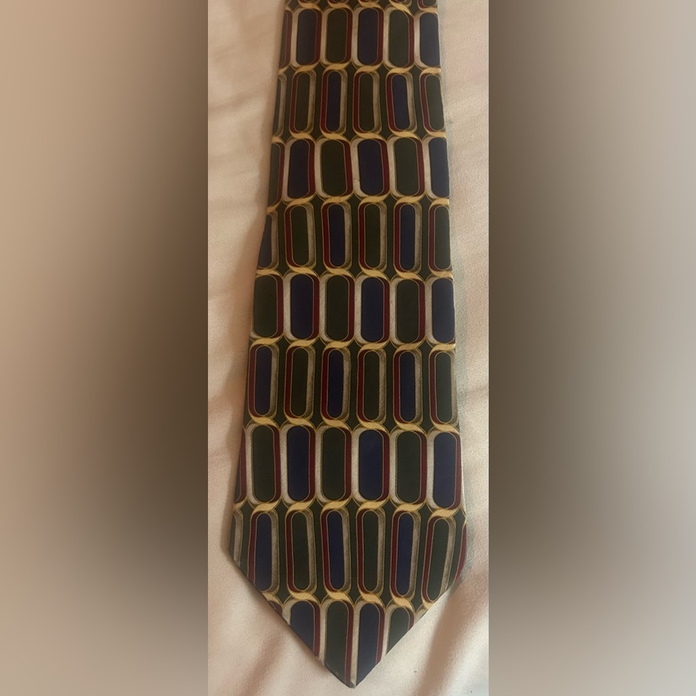 Men’s tie by Bill Blass Black Label